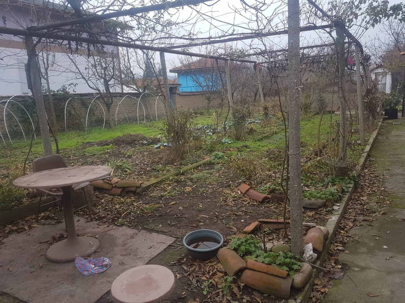 Продажба на къща в с .Леново