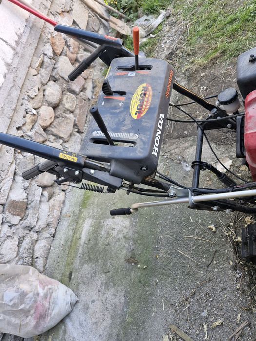 Vând freză de zăpadă Honda HSS970.