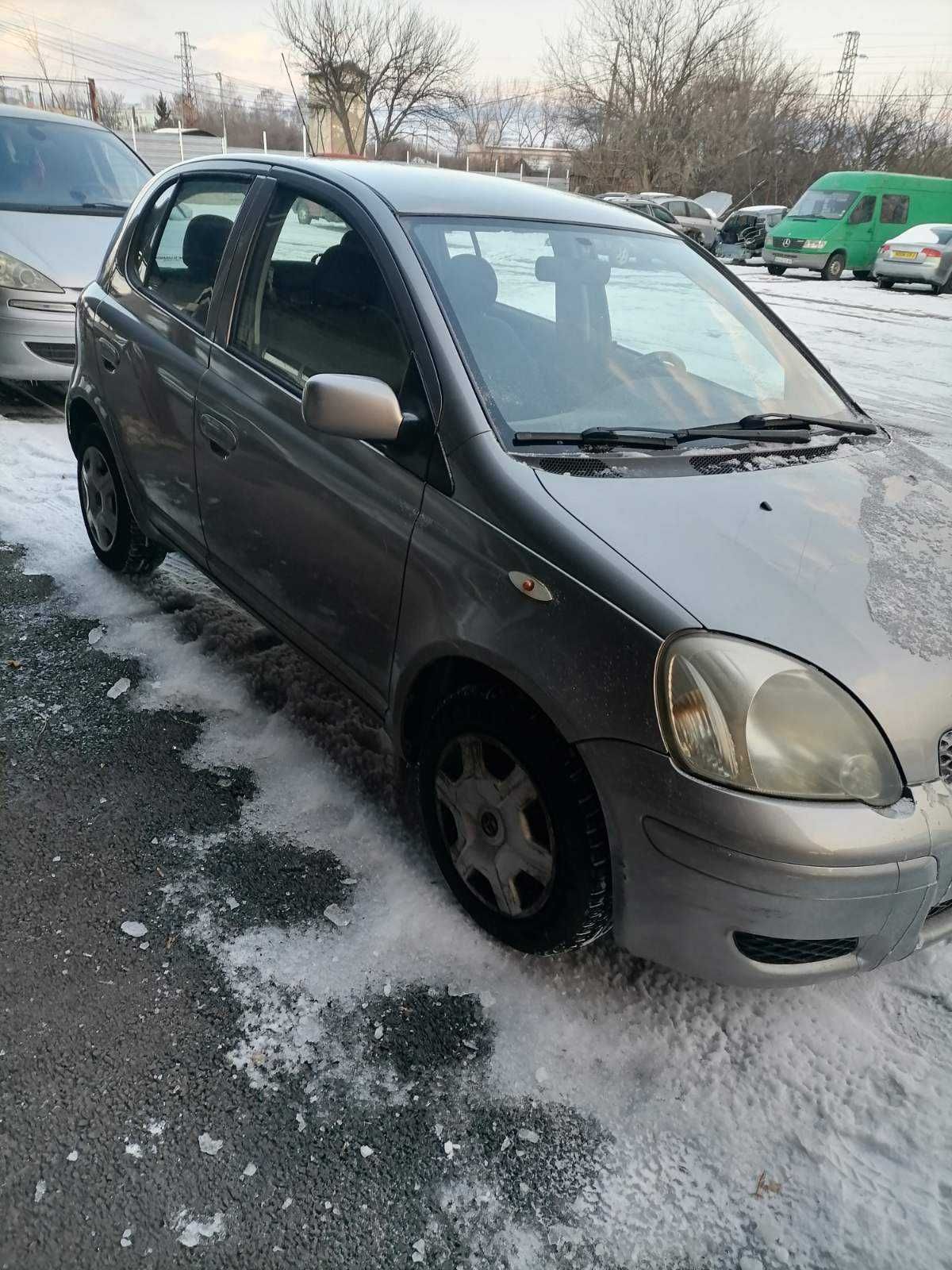 Toyota Yaris 1.0 i 16V
Април 2004 на части !