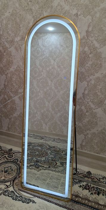 Oyna led chiroqliy sotiladi