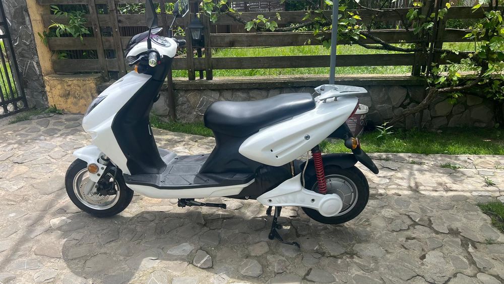 Scutere electrice noi