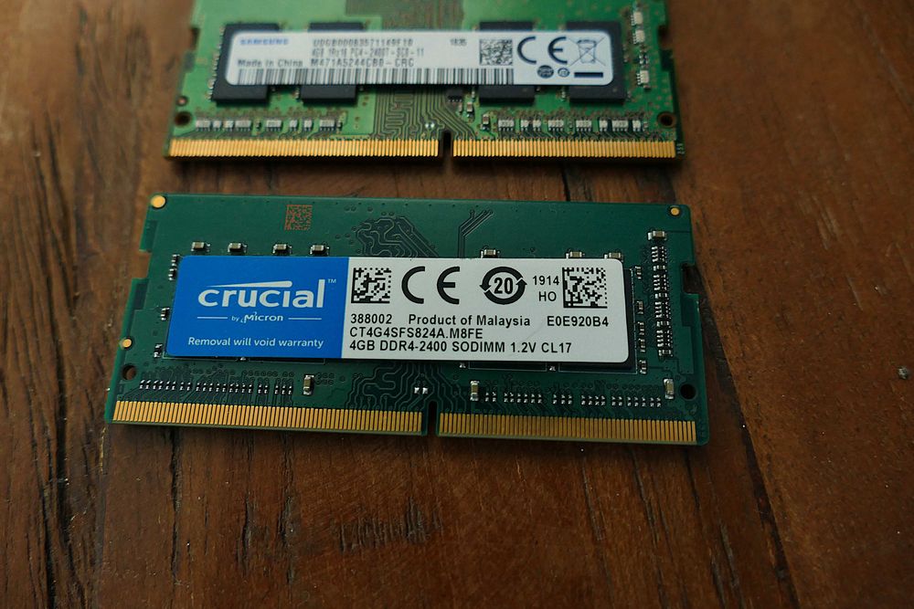 Memorie RAM 2 x 4 GB DDR4 2400 MHz CL17 (Crucial + Samsung) Laptop/NAS