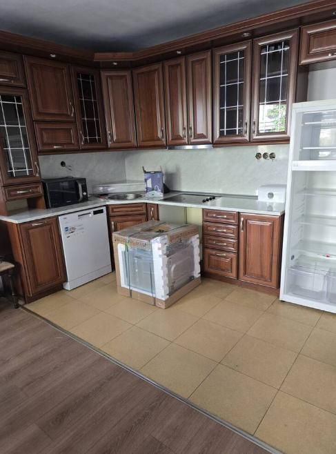 Дава се под наем Многостаен апартамент в Пловдив, Каменица 1 - 142 кв.м за 1000 € - Снимка #1