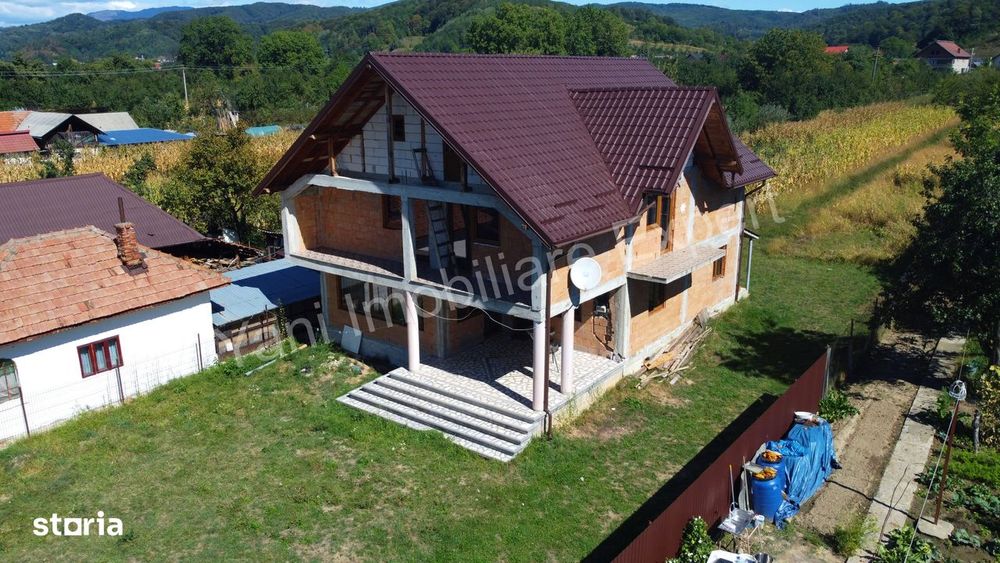 Casă de vânzare în comuna Albeștii de Argeș, județ Argeș.