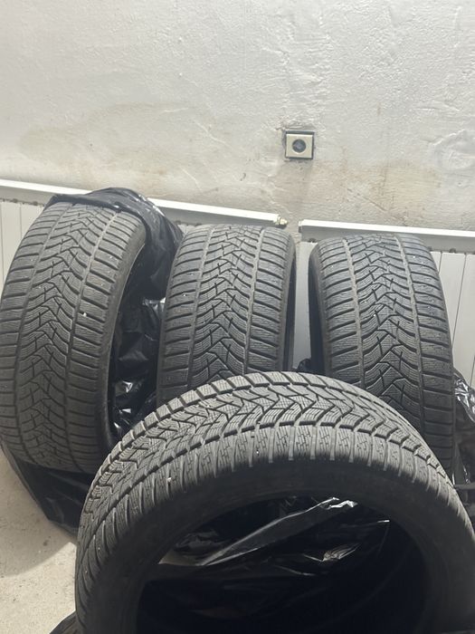 Гуми Dunlop 255/40/19 зимни ДОТ 4923
