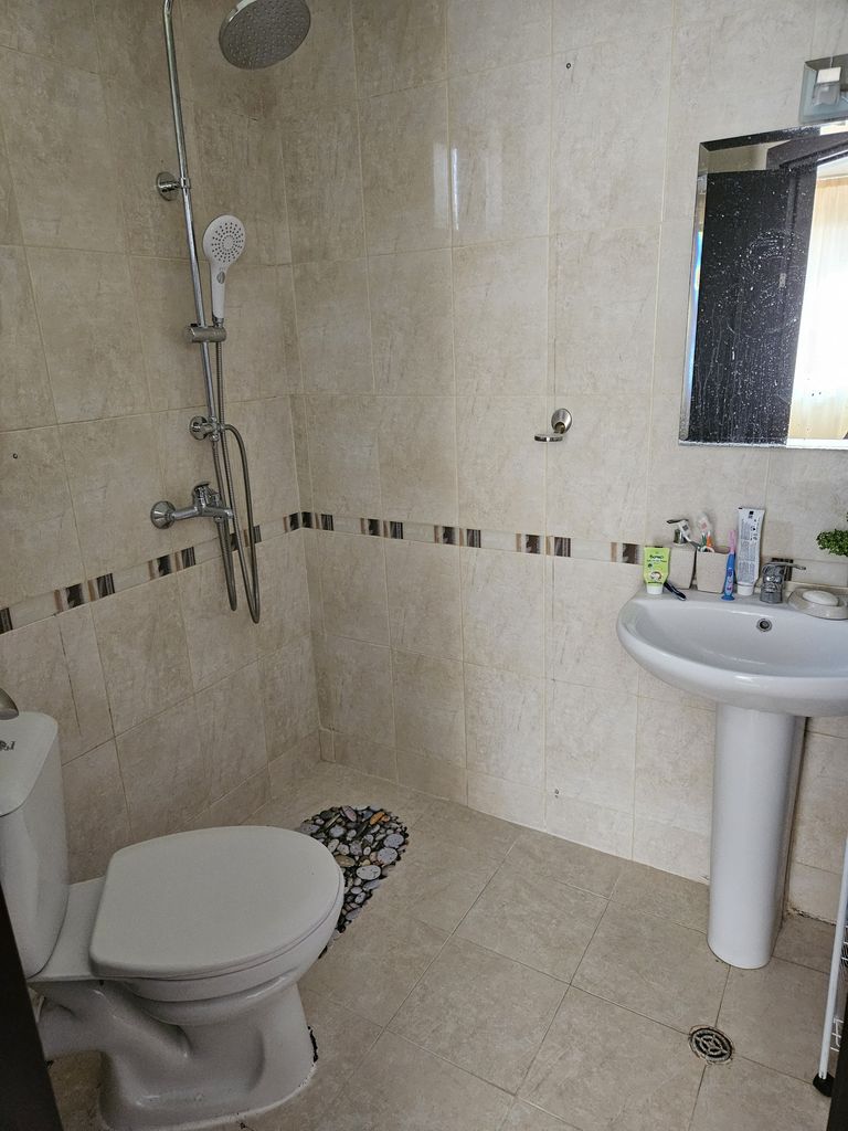 Продава се Двустаен апартамент в с. Кошарица, Област Бургас - 67 кв.м за 990 €/кв.м - Снимка #2
