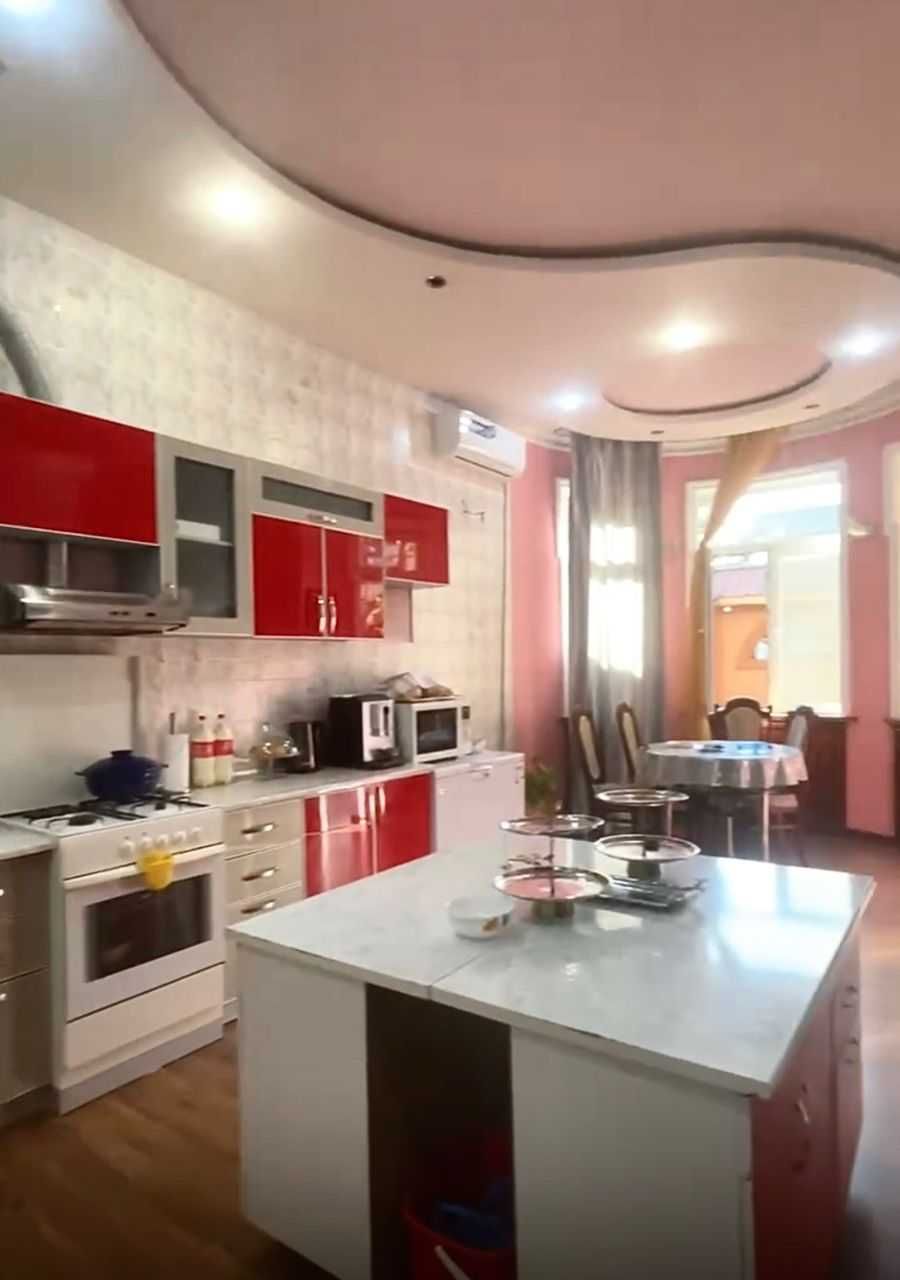 Продам дом. Ракат. 4,7 соток. площ. 400 м2. Для бизнеса и для семьи.