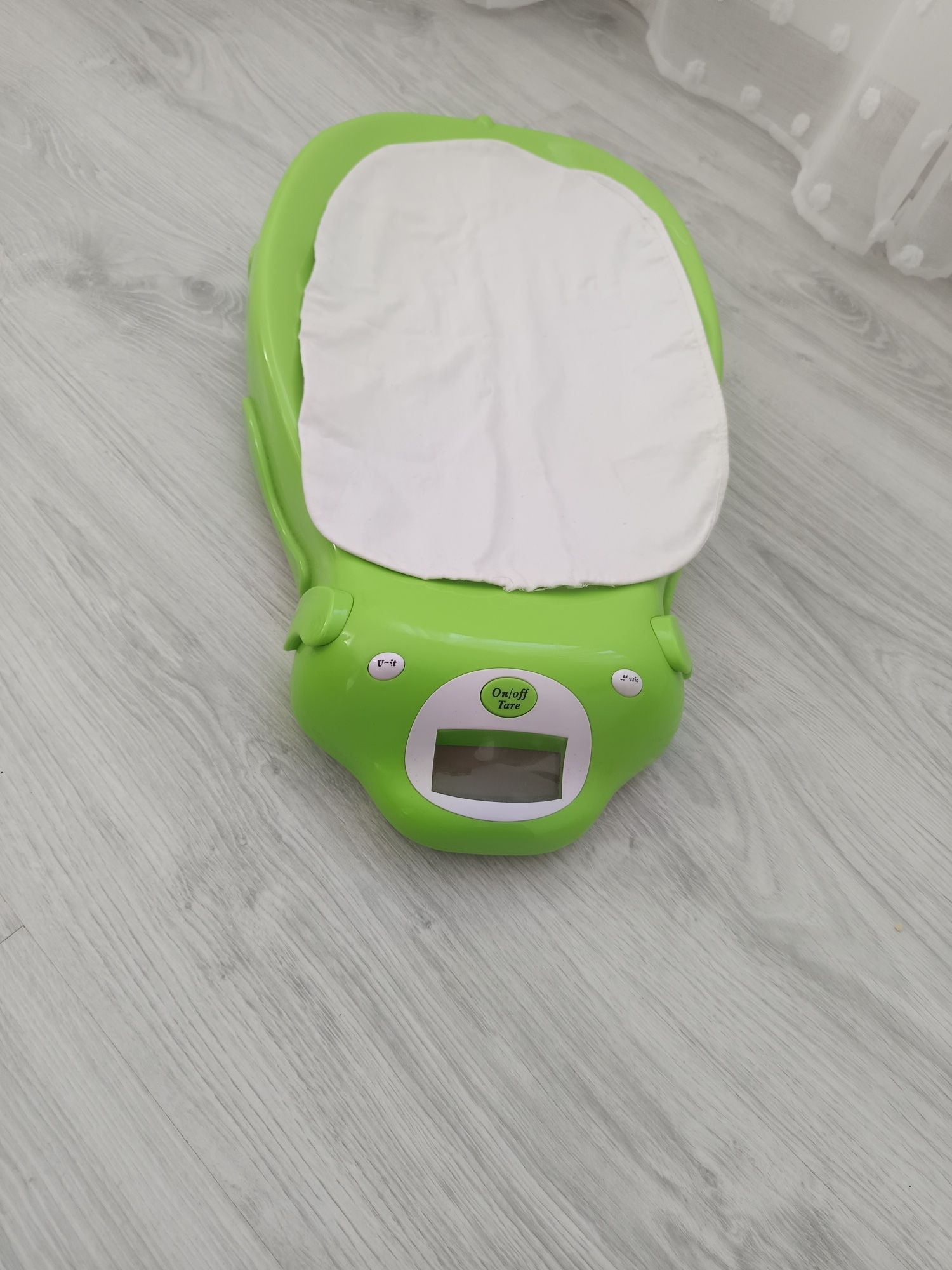 Vând cântar bebe