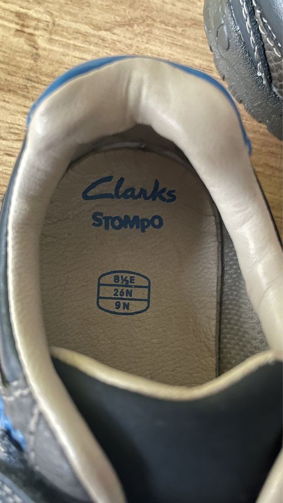 Нови детски кожени обувки Clarks номер 26