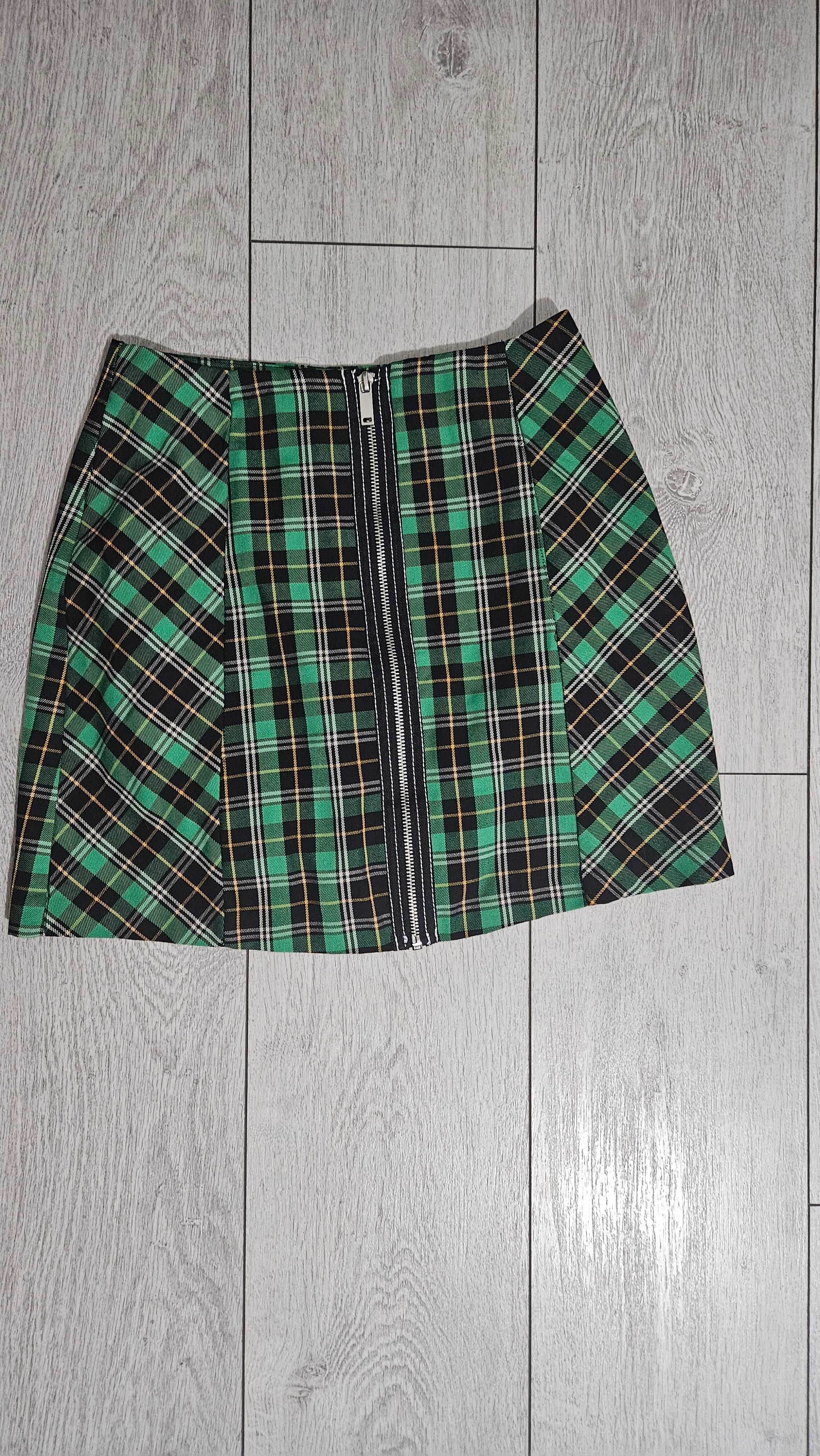 Fusta Stradivarius, Xs