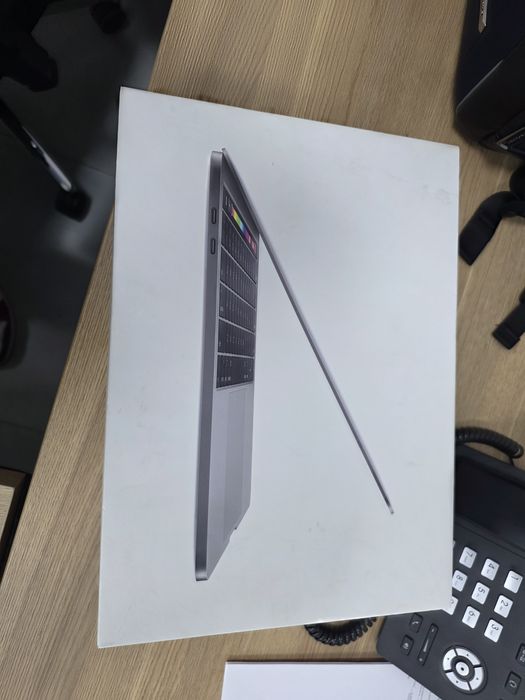 Macbook pro A1989 touchbar