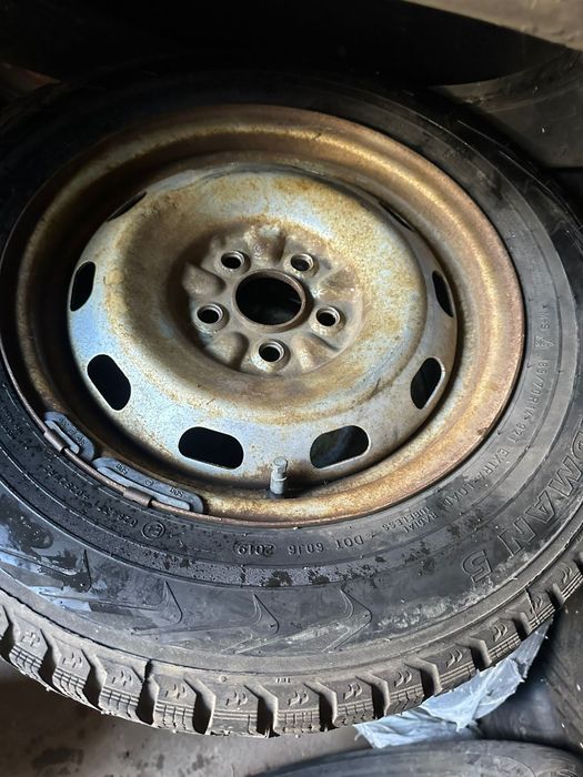 Продам 2 комплекта дисков с резиной р 15. Р14 Тойота