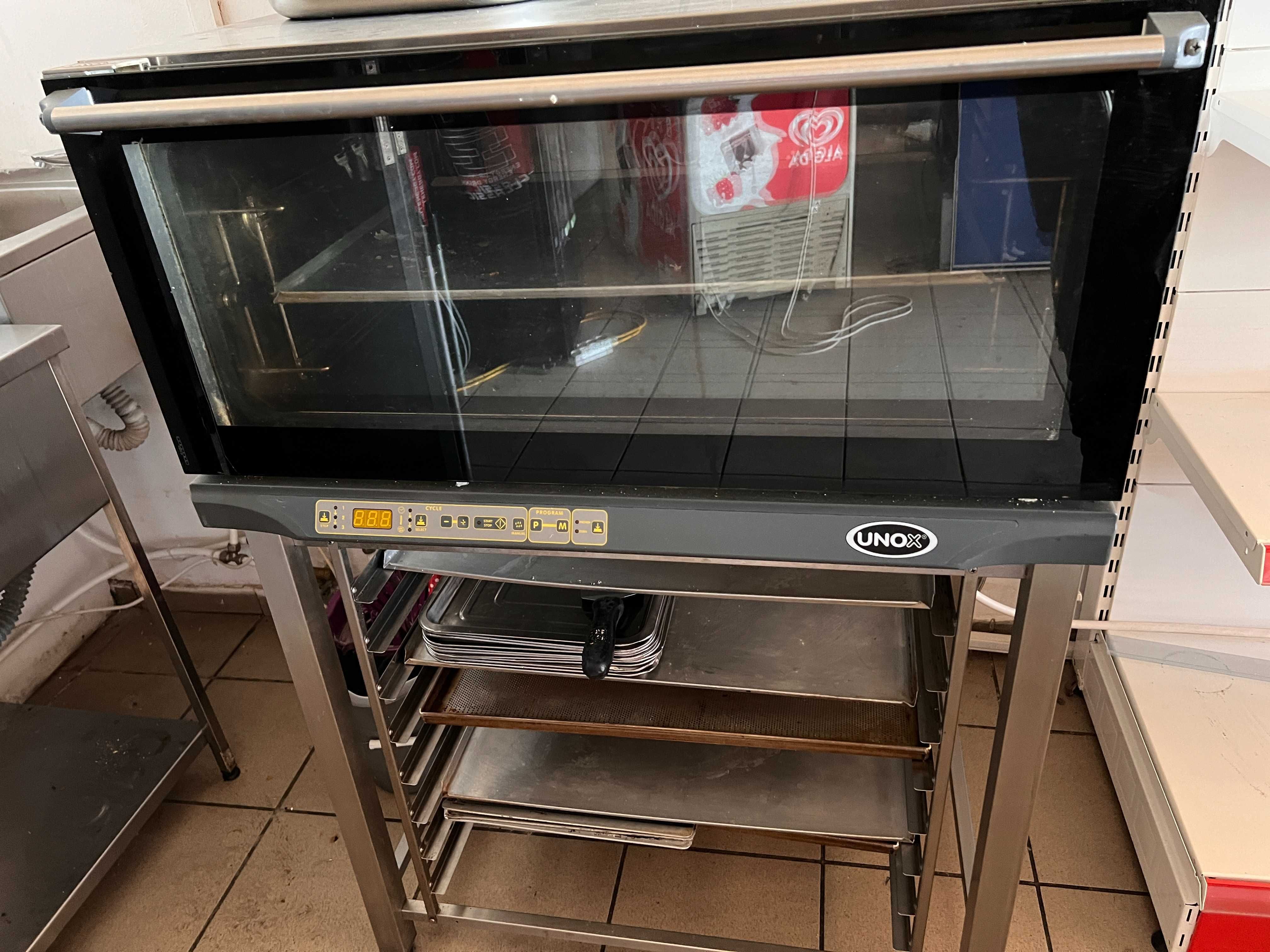 Cuptor patiserie UNOX XF185 3 tavi 60x40, electric + Suport tavi INOX