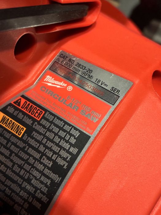 Ръчен циркуляр Milwaukee M18FCS552