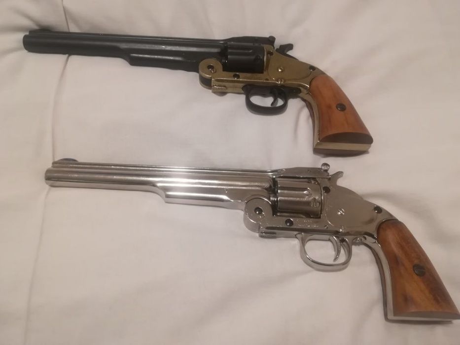Огромен револвер, армейски пистолет Smith&Wesson. Реплика за ценители