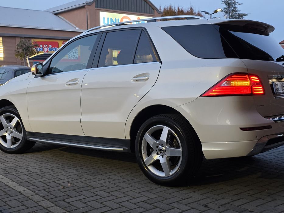 Mercedes-benz ML 350d 3.0d  258cp 7g-tronic Navi/Piele/Panoramic/Carli