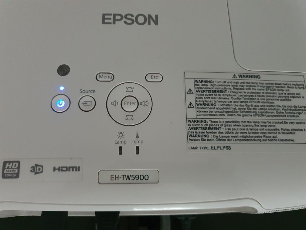 Videoproiector profesional Epson EH-TW5900 cu telecomandă;