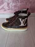 Vand ghete louis vuitton din piele