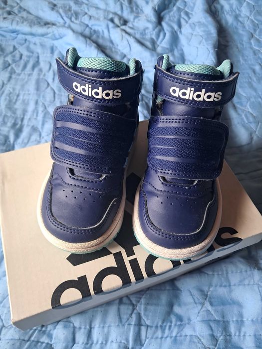 Маратонки адидас