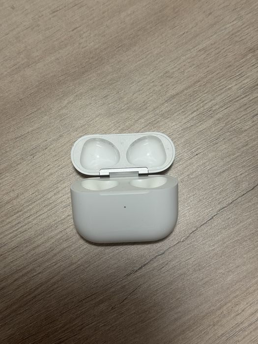 Airpods 3, кейс от наушников