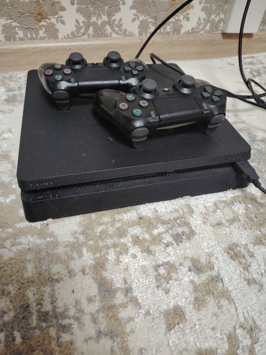 Продам сони плейстейшен 4