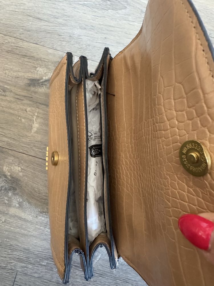 Оригинална чанта Guess