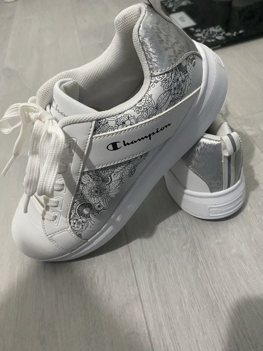 Incaltari fete , impecabile , aproape noi, mar 37