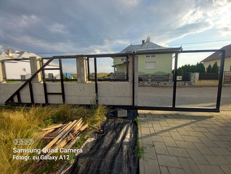 Poarta autoportanta si pe sina la comanda