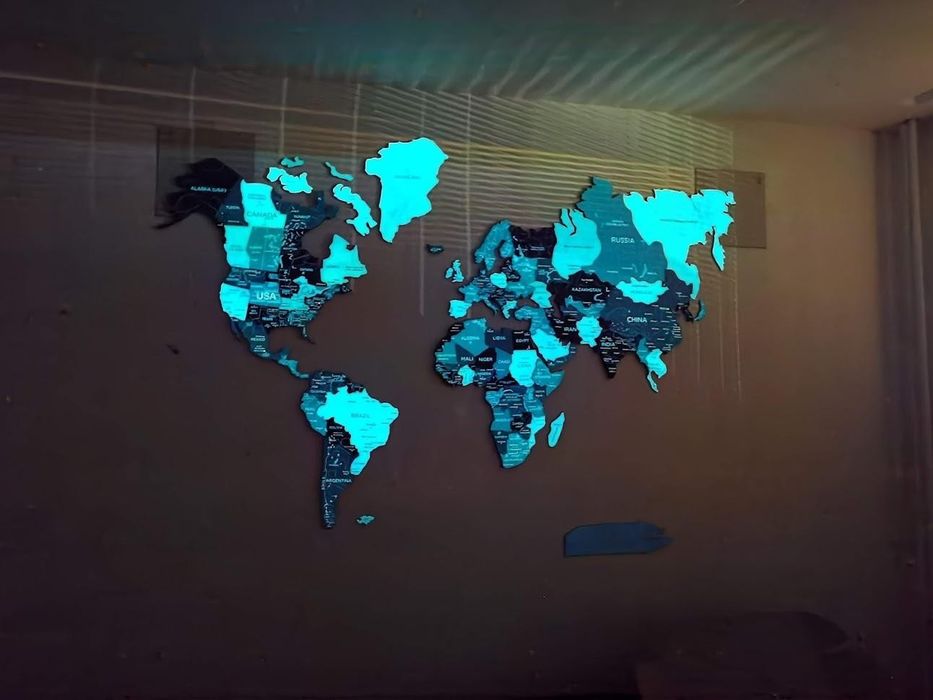 СВЕТЕЩА МАГНИТНА дървена 3D карта на света от чужбина
