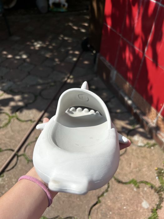 Sharkiez slapi adolescenti