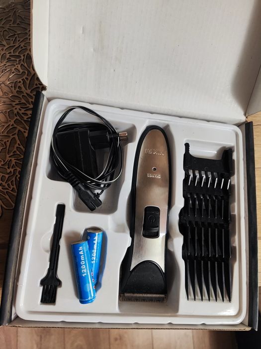 Аккумуляторная машинка для стрижки волос NIKAI