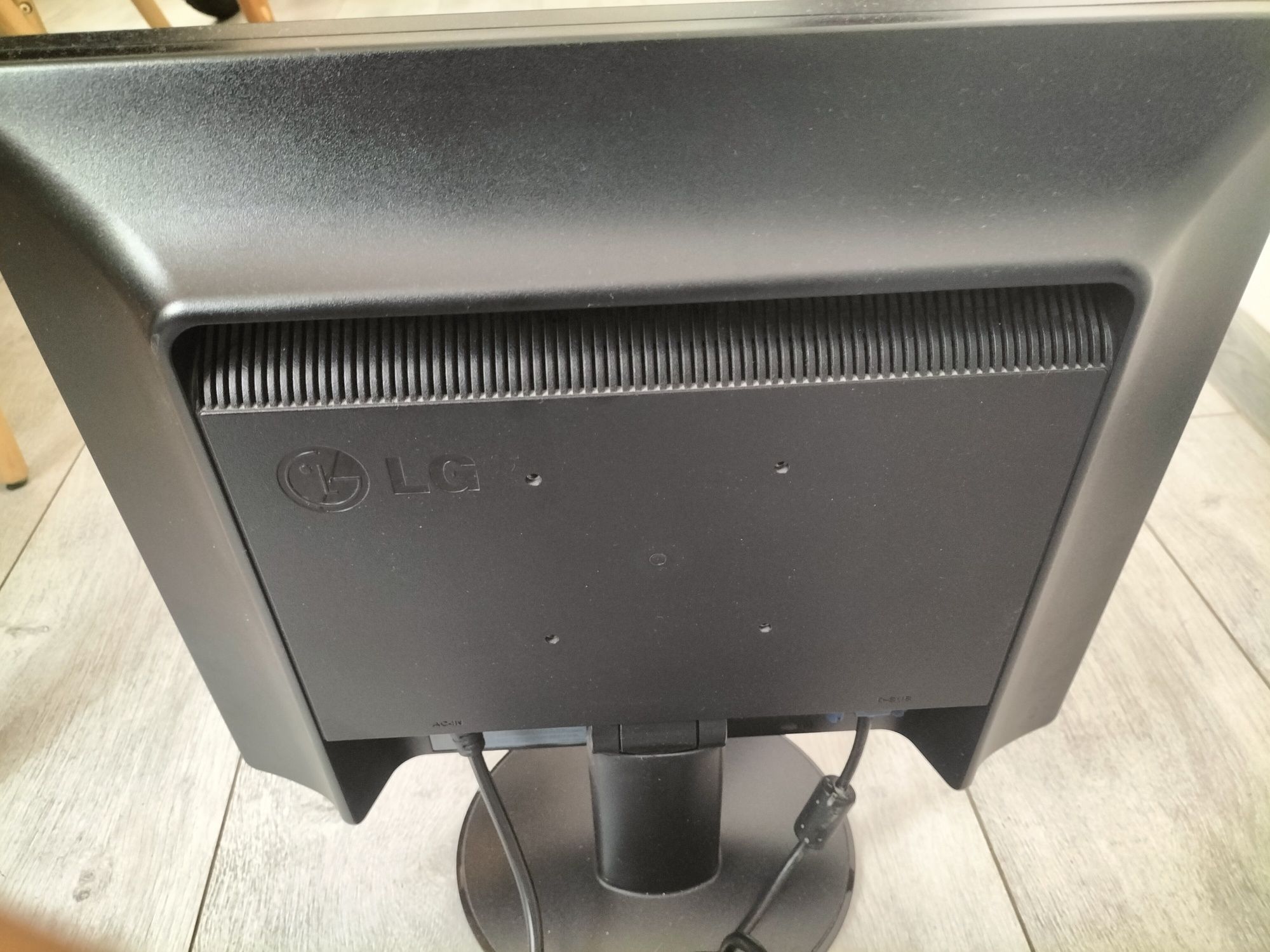 Монитор LG      .