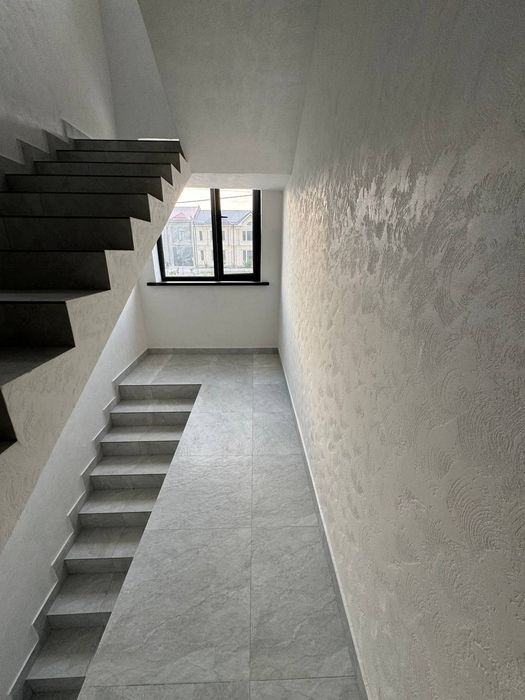 Uy sotiladi 3 etajli Yengi qurilgan 3 etajli Kadastri bor