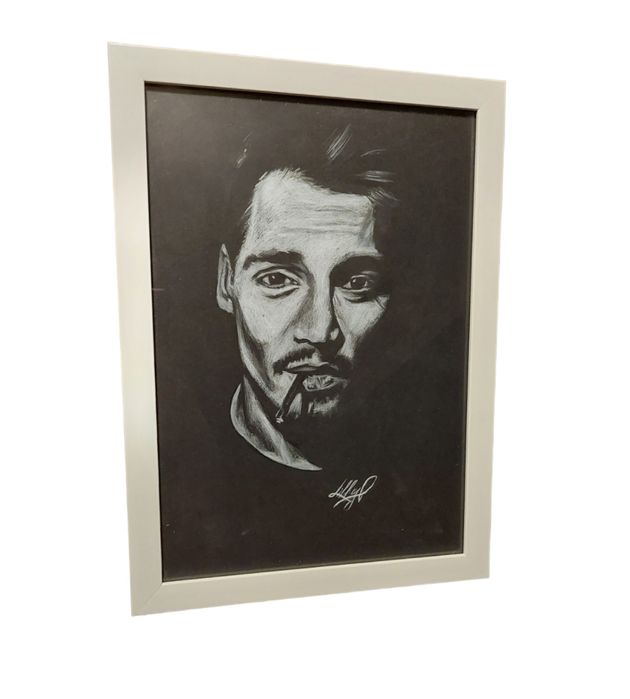 Джони Деп рисунка в бяла рамка