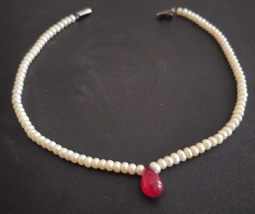 Colier Christmas perle de cultura albe si o perla rosie 40cm