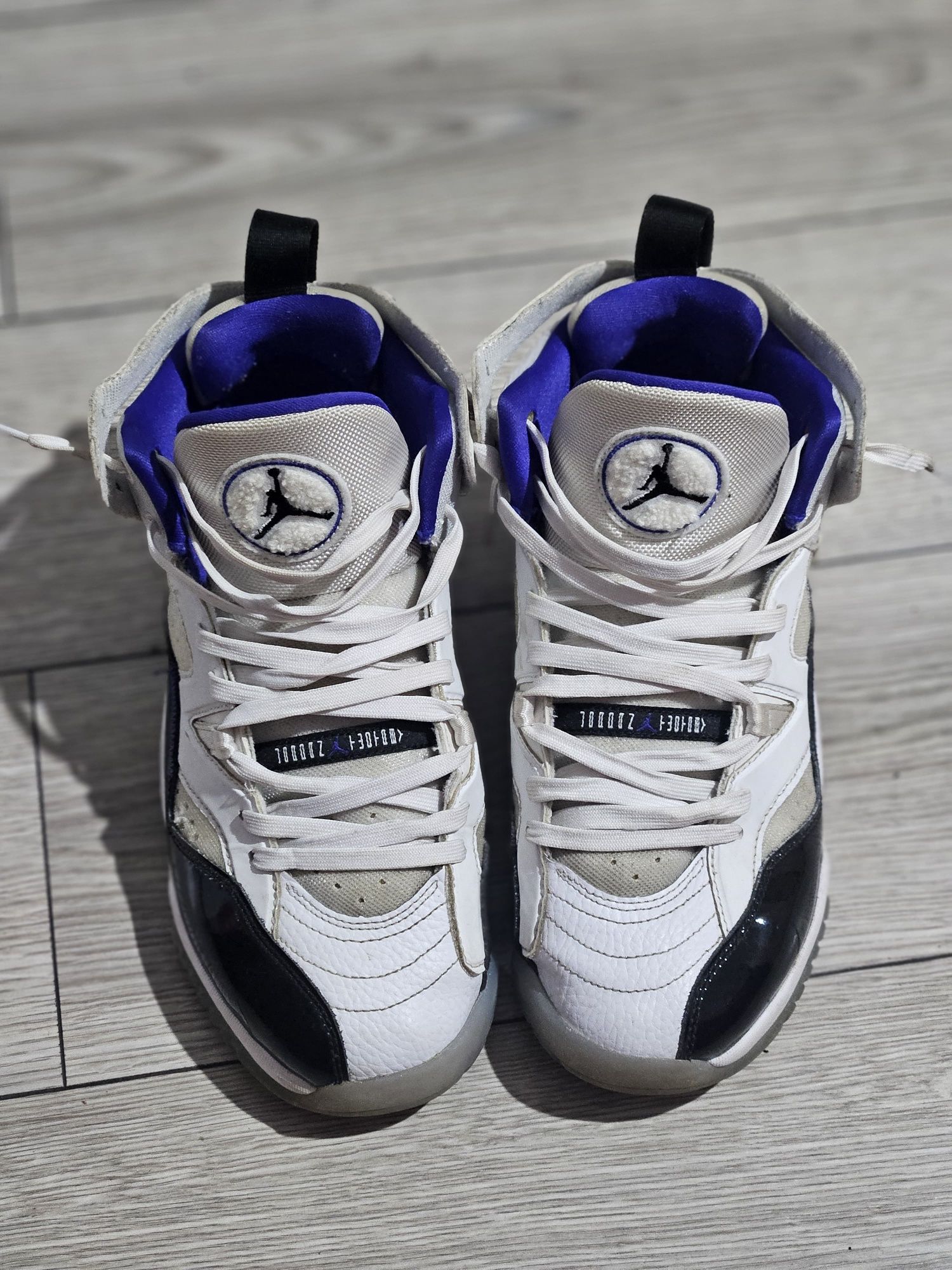 adidasi jordan jump man two trey