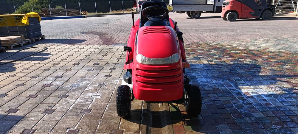 Tractoras de tuns iarba