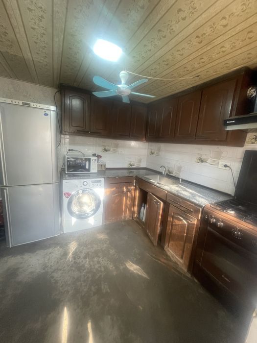 Kvartira talabalar va oilaga mos keladi ona bola balnitsasi yaqinida