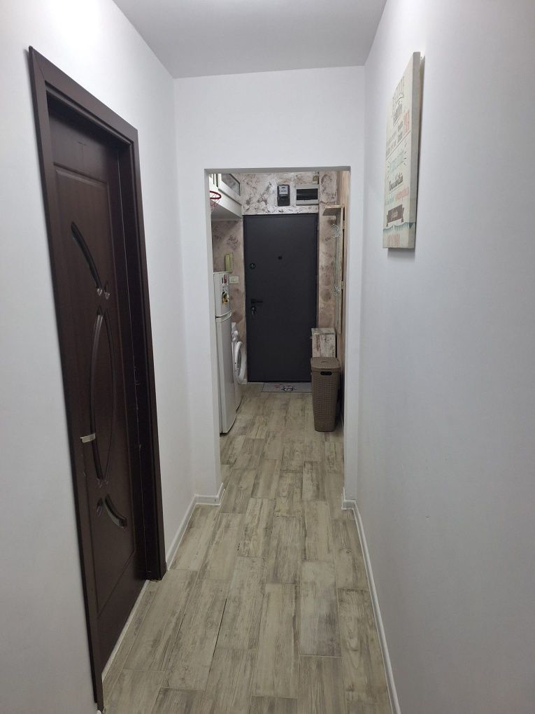 Se închiriază apartament 3 camere