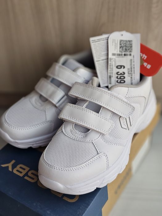 Продаются новые кроссовки с разными размерами 36-37