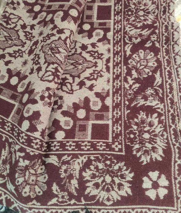 Вълнен килим неупотребяван