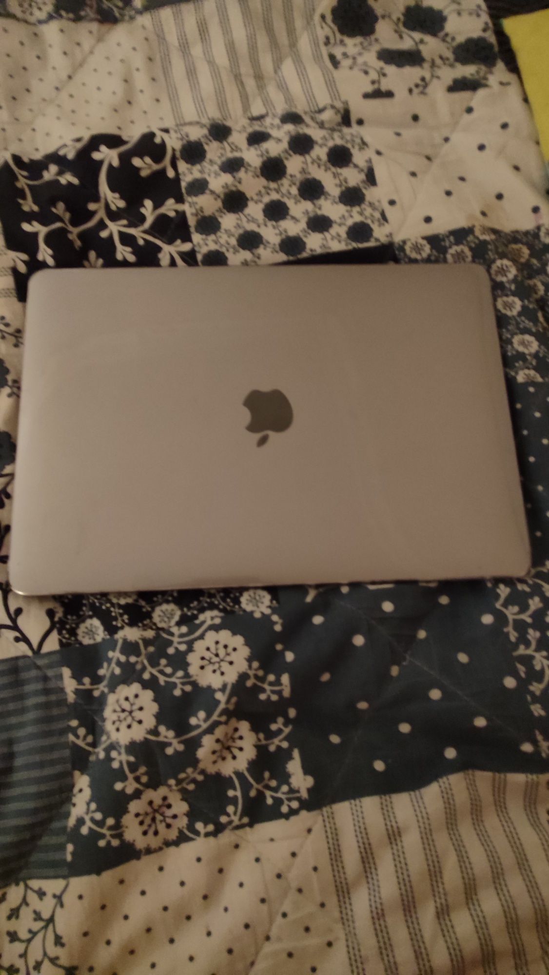 Продам MacBook m1 512gb