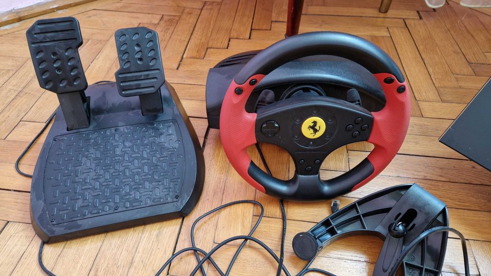 Volan Thrustmaster Ferrari!