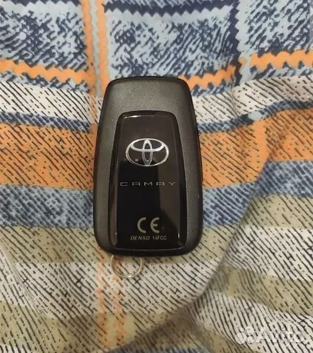 Продам смарт ключ от Камри 70-75