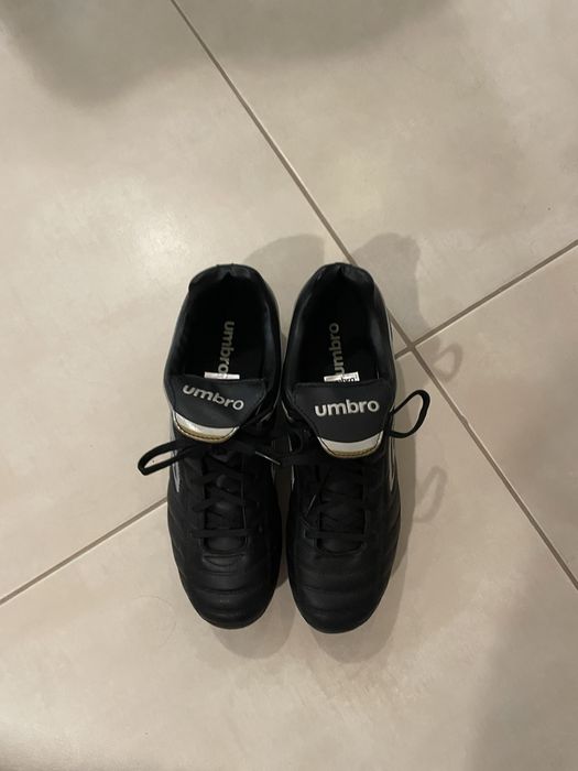 Футболни калеври за истинска трева UMBRO