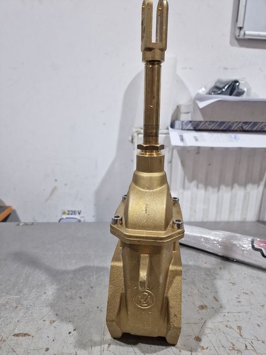 Robinet vidanja 4 toli import Italia original preț 1150 lei se poate t