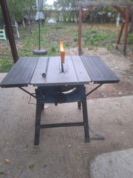 Vând circular cu masa