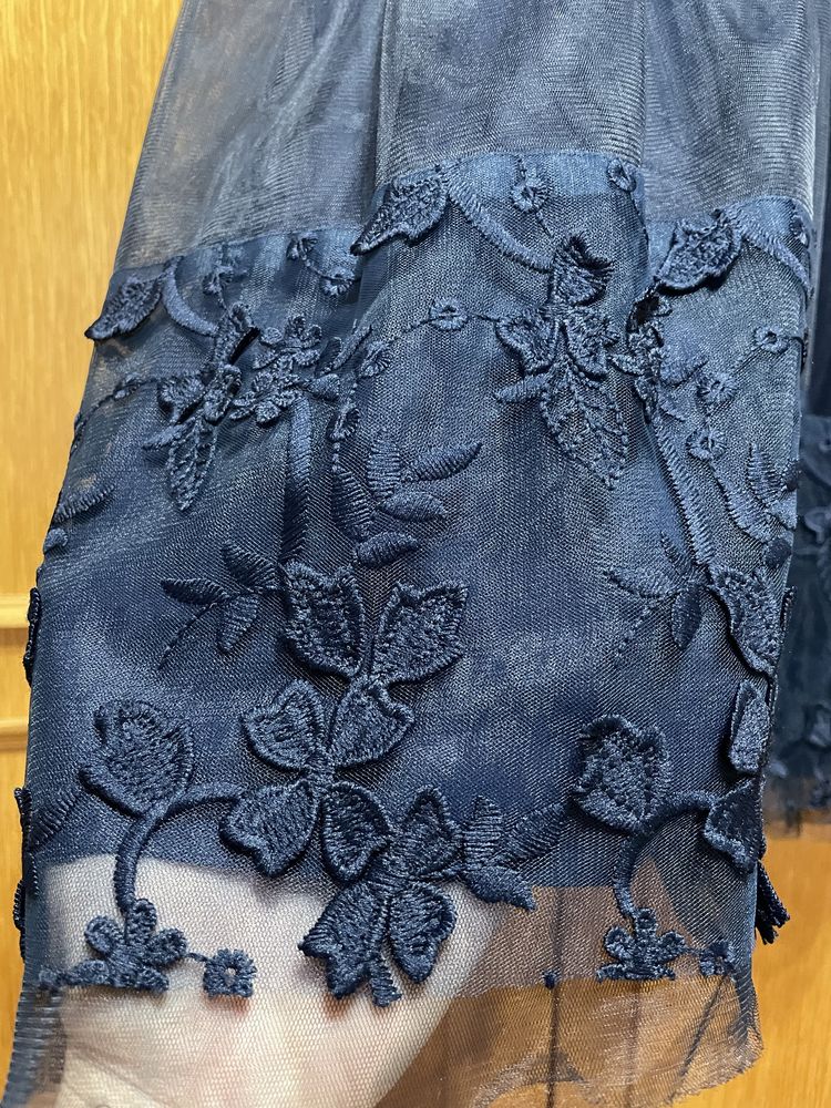 Rochie scurta din voal cu broderie aplicata