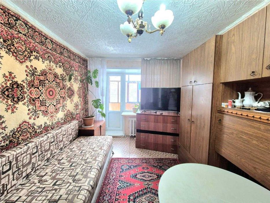 Продам  2 комн квартиру  по пр.Мира на 1/2 эт