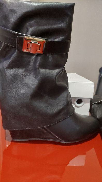 Дамски ботуши Emu и други